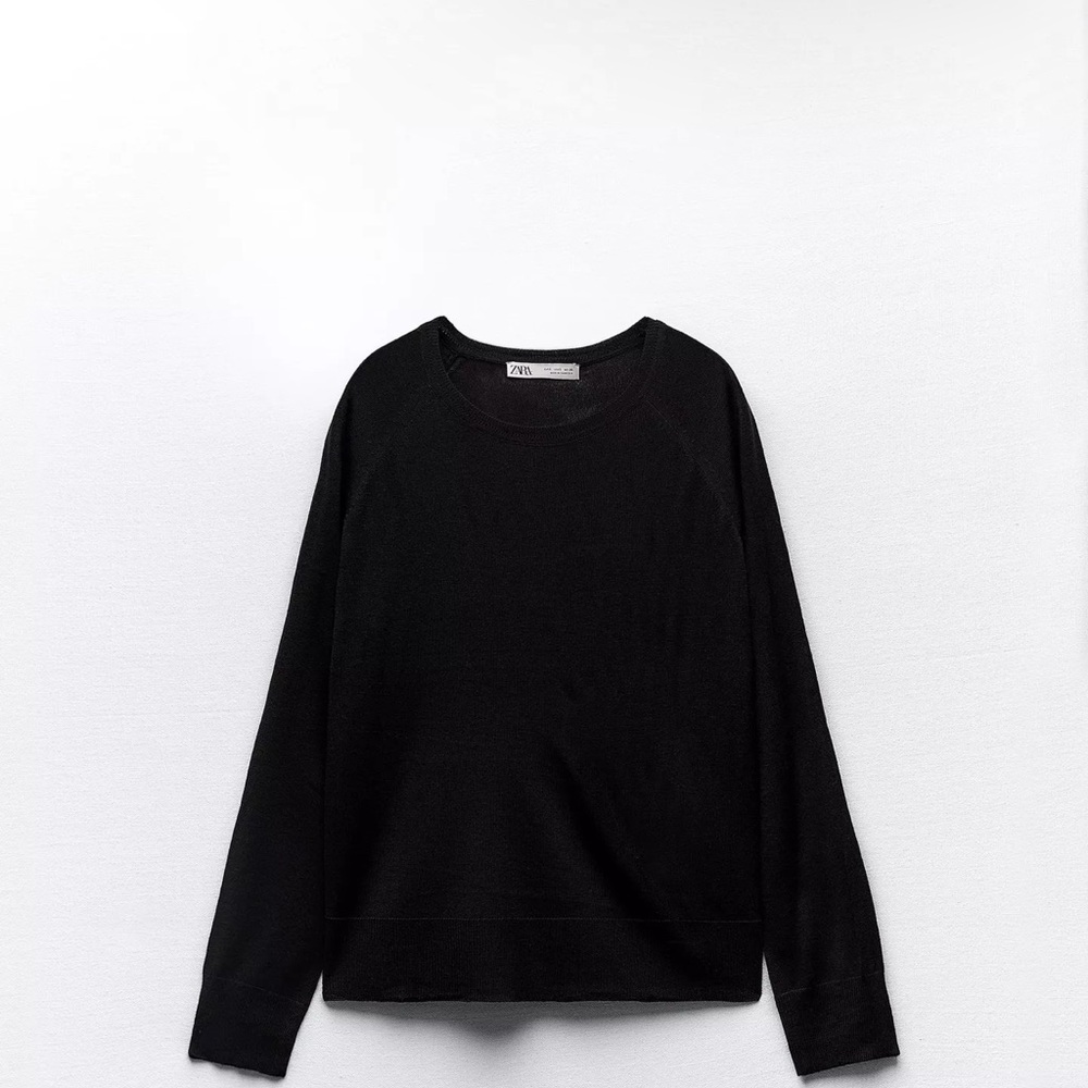 Zara Women's Classic Black Crew Neck Sweater